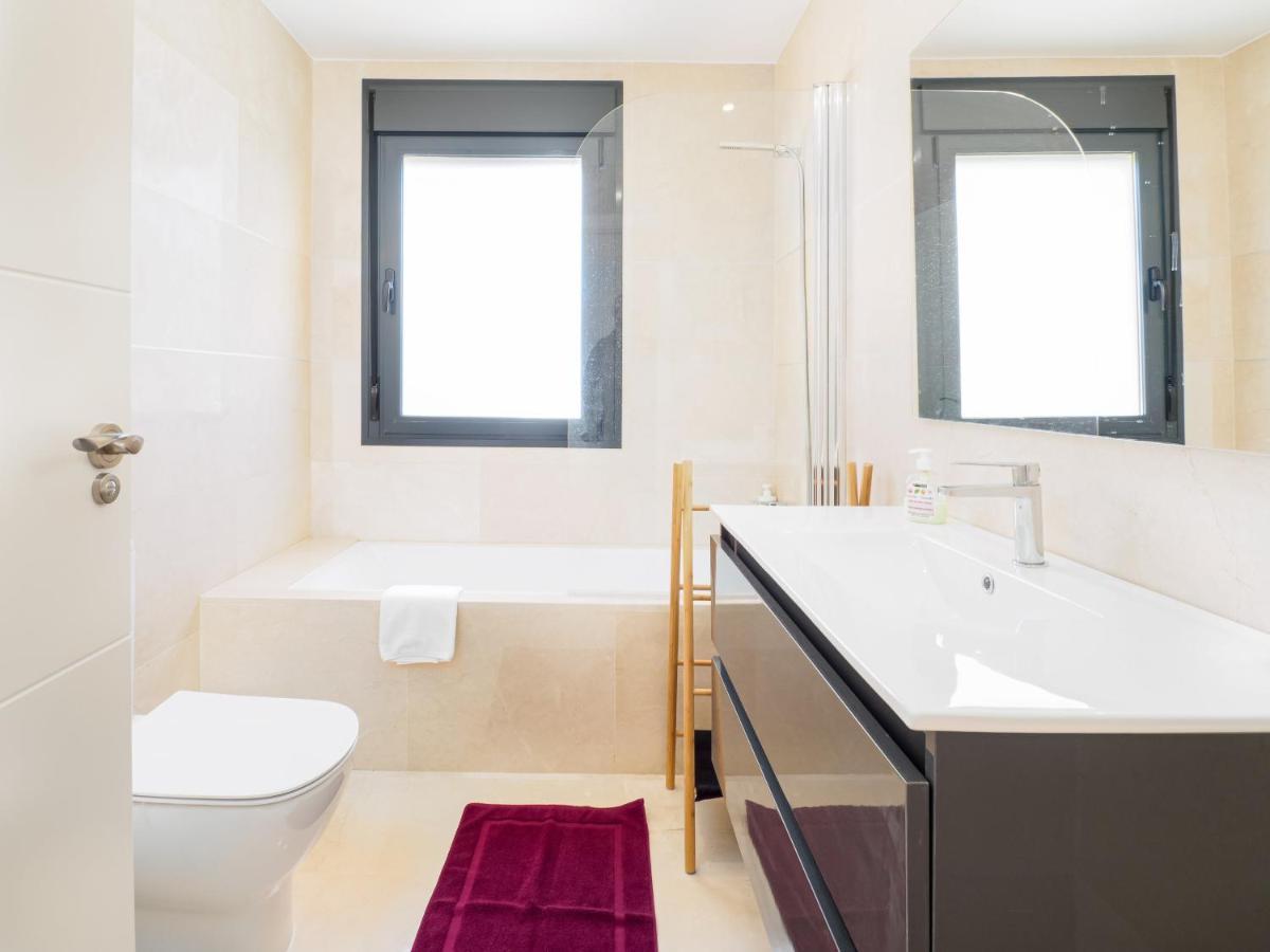 2306 - Brand New Apt, Walking Distance To Beach! Casares Ngoại thất bức ảnh